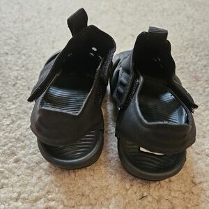 Nike toddler 5c black sandles